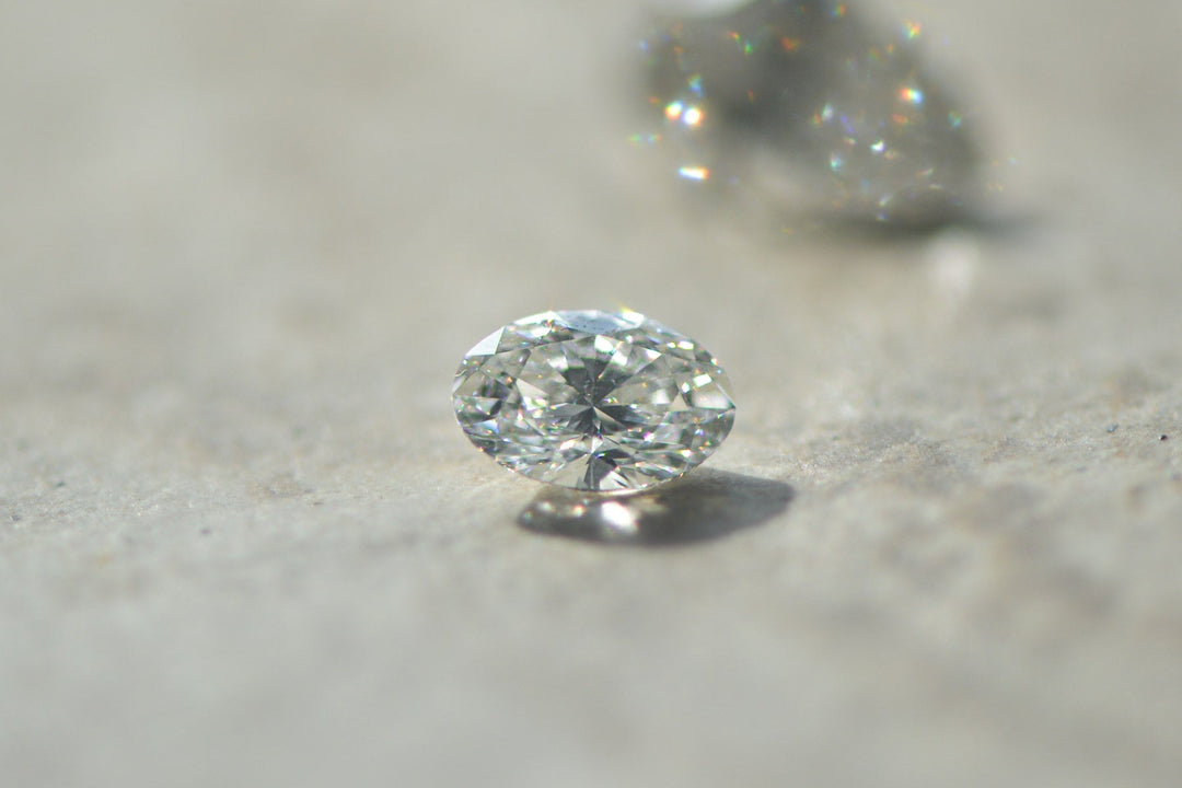 Round vs Oval Cut Diamond: How to Choose Your Engagement Ring
