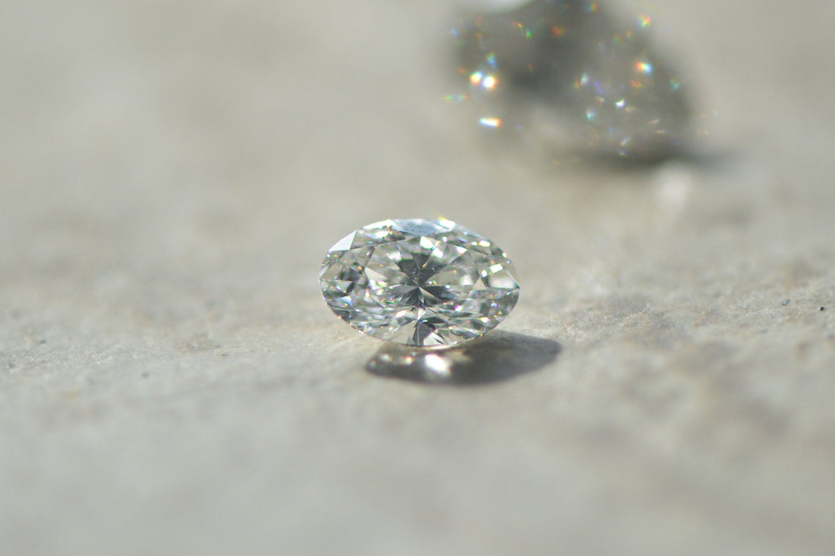 Round vs Oval Cut Diamond: How to Choose Your Engagement Ring