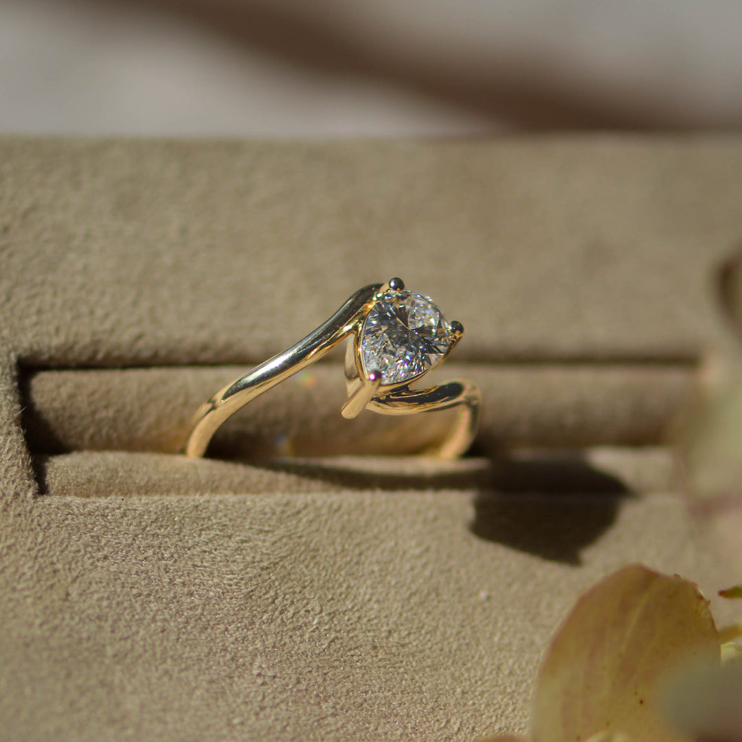 Asen Solitaire Ring