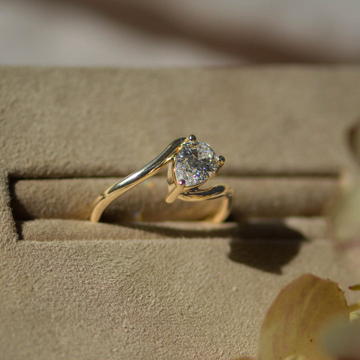 Asen Solitaire Ring