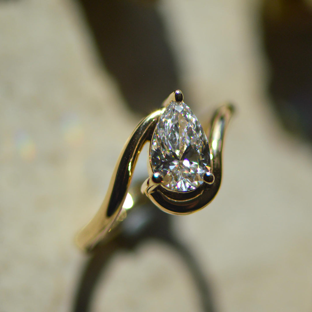 Asen Solitaire Ring