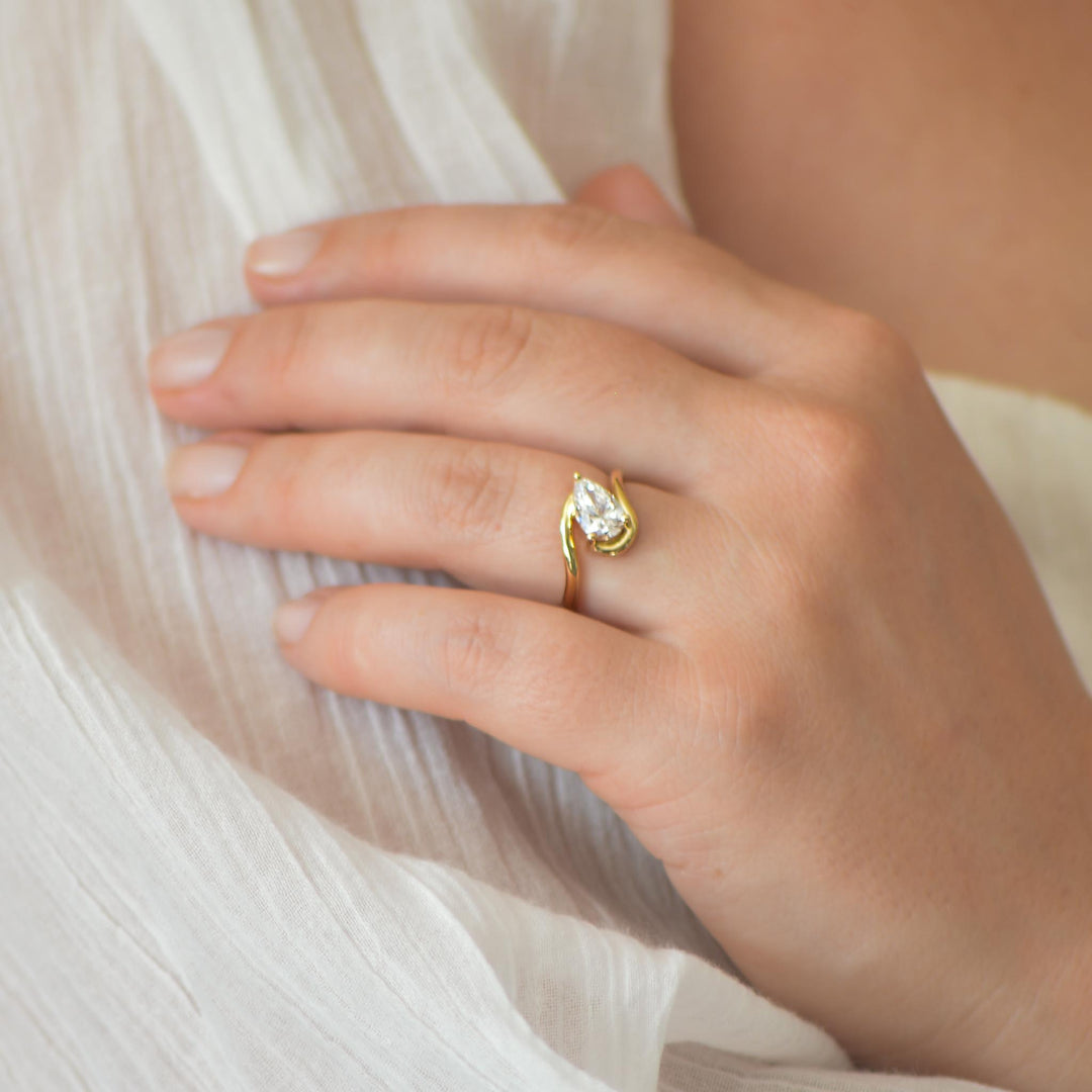 Asen Solitaire Ring