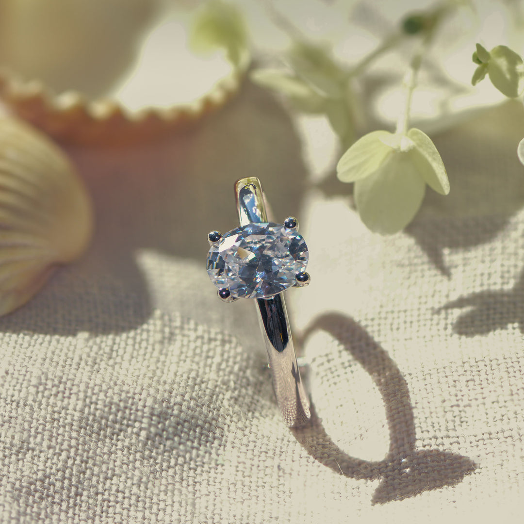 Uny Solitaire Ring